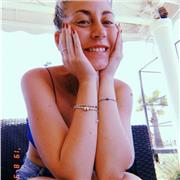 Diplomata liceo classico,Laureata in Lettere e Filologia Moderna